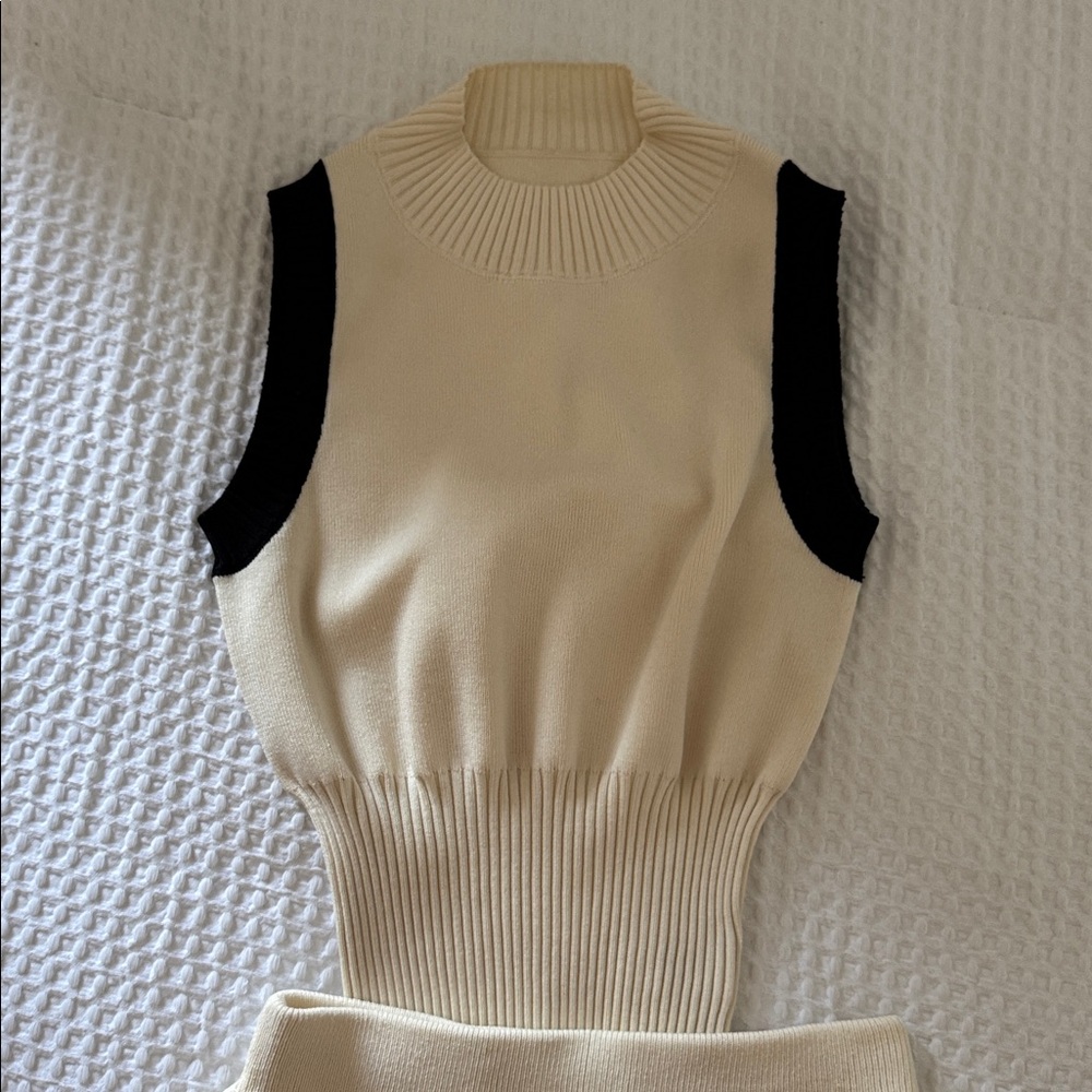 Cream and Black Old Money Tennis Set - Picture 3 of 3